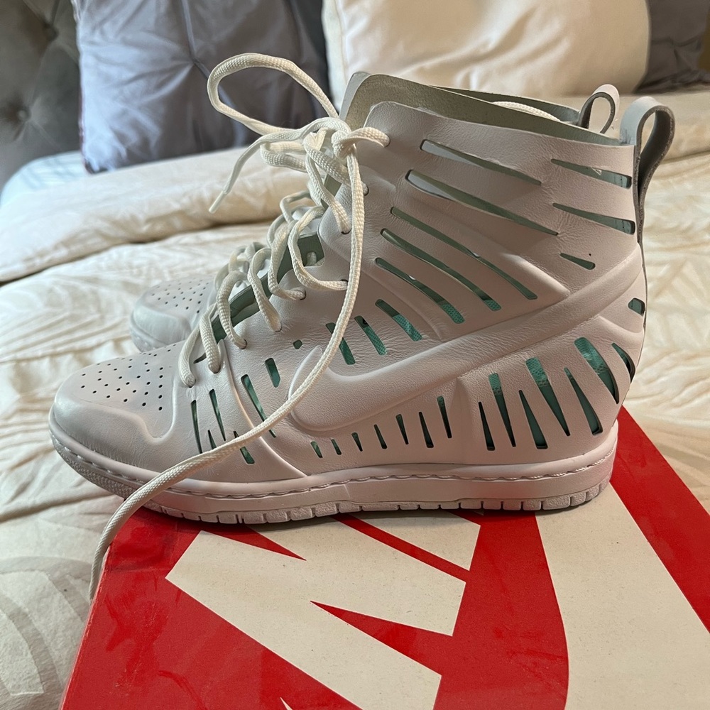 Brand New sky high dunks joli